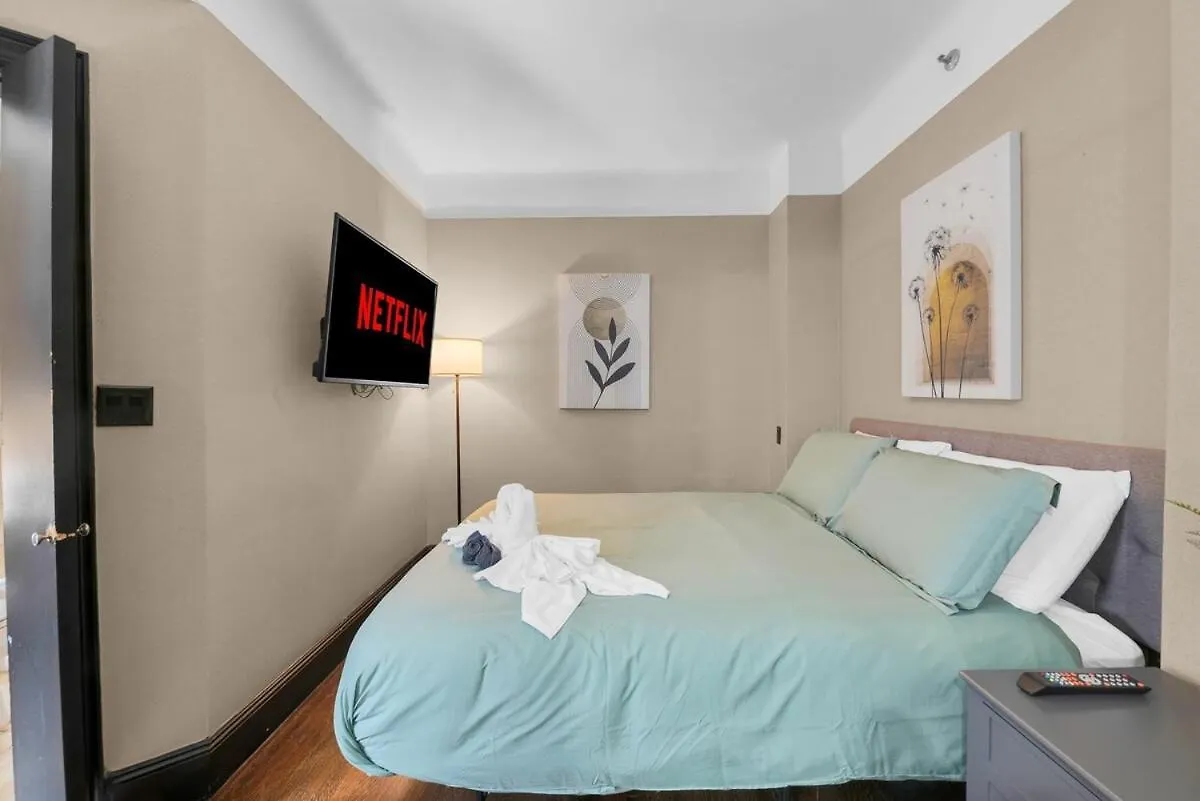 Central Location And Walkable Condo In Ny With Gym New York