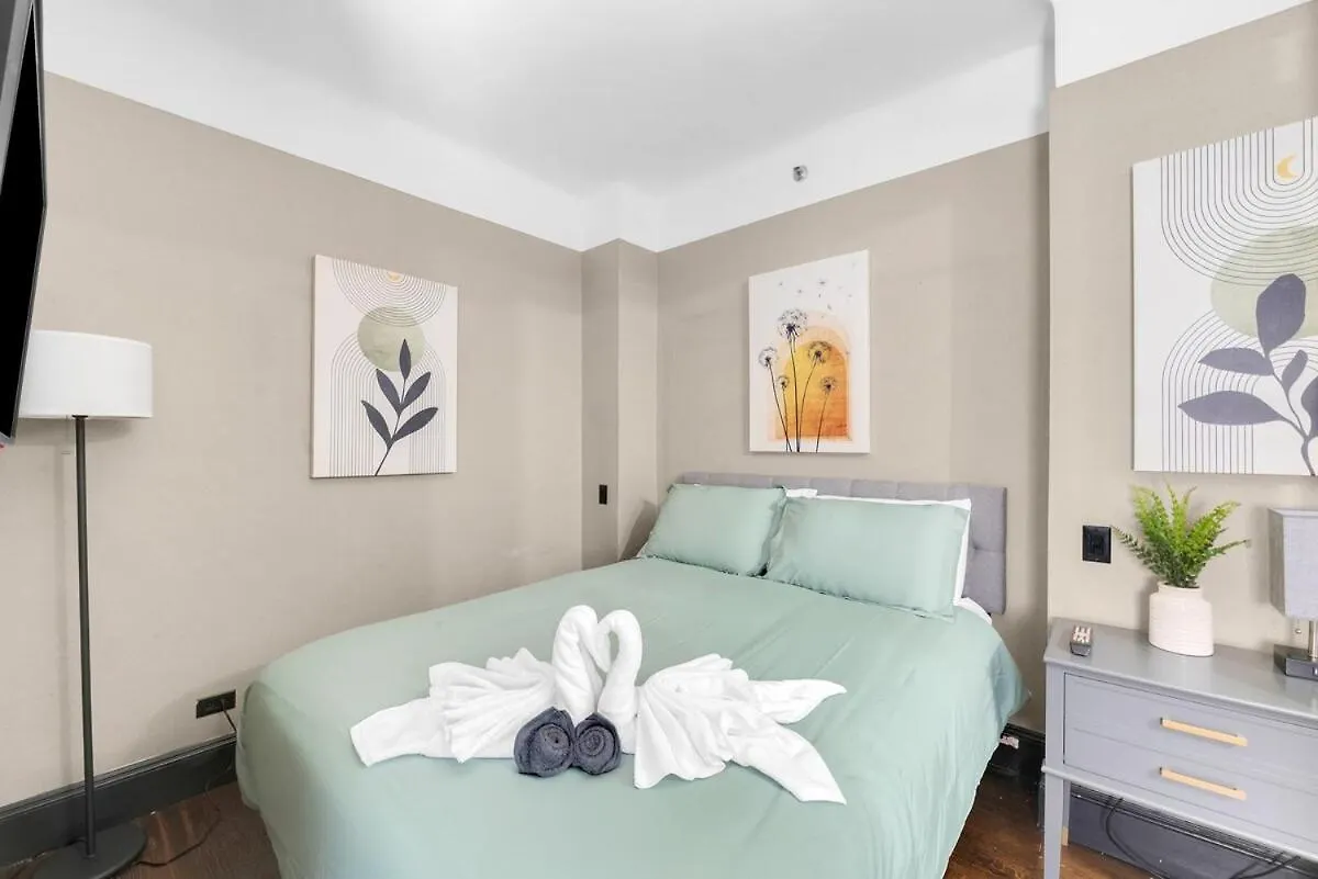 Central Location And Walkable Condo In Ny With Gym New York