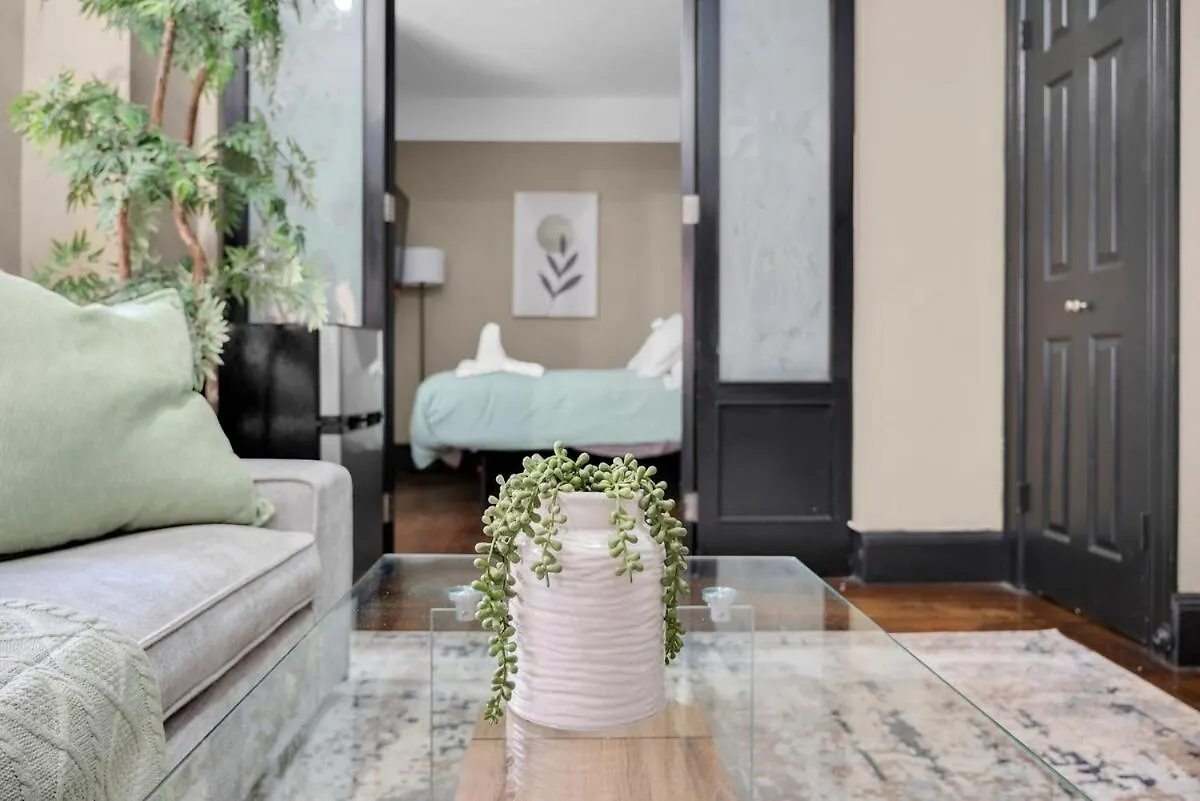 Central Location And Walkable Condo In Ny With Gym New York Apartment