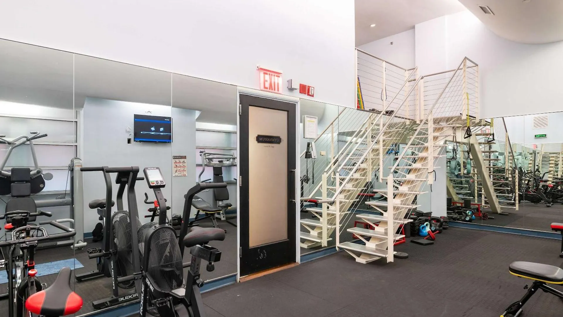 Apartment Central Location And Walkable Condo In Ny With Gym New York